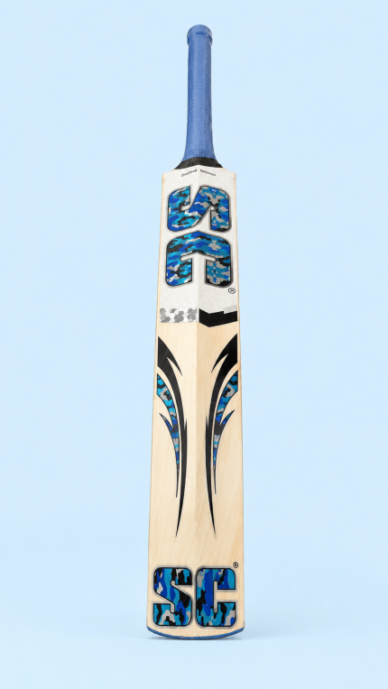 Hunter Cricket bat E.W.